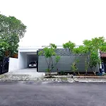 Oyo Life 2491 Omah Puspa